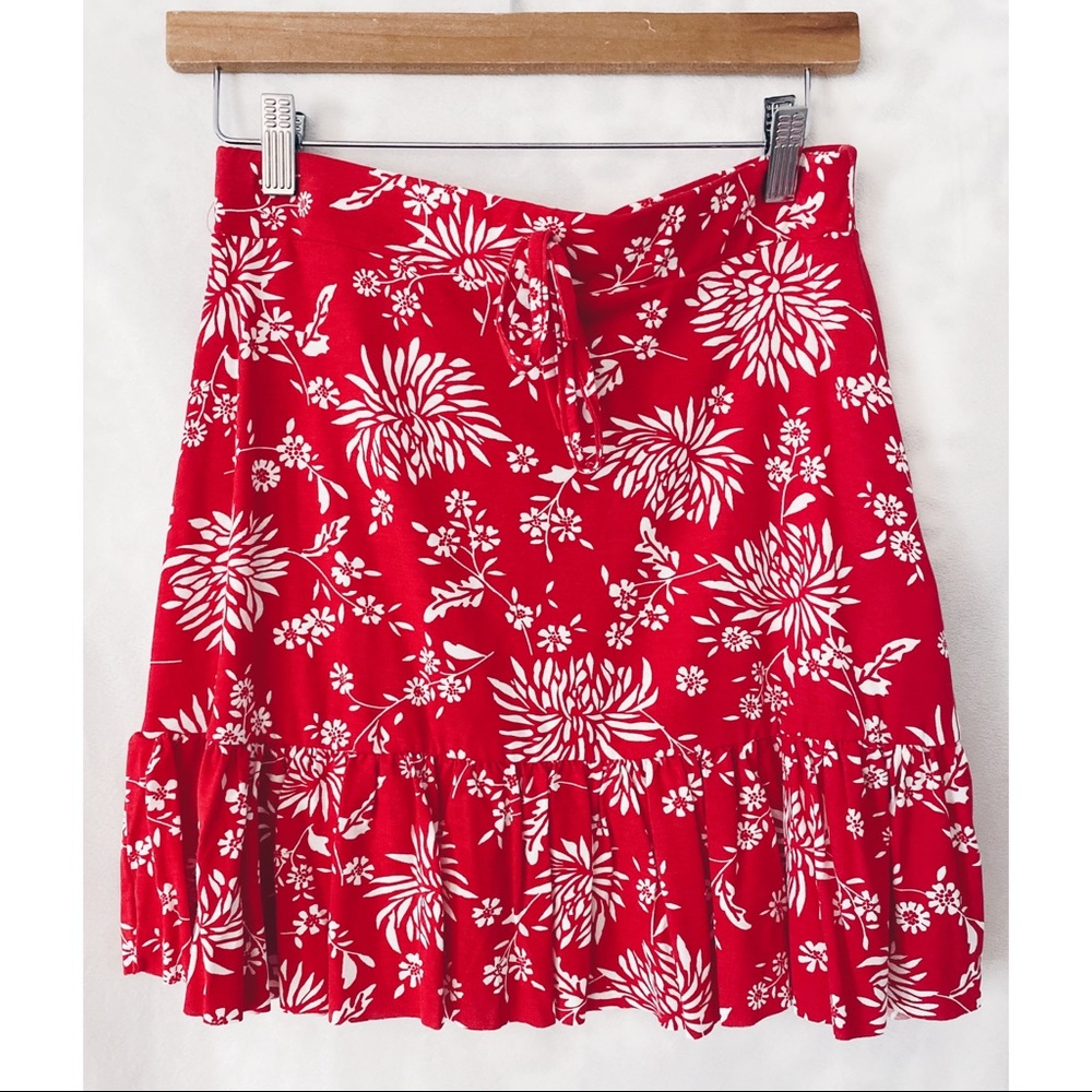 BOOHOO red floral flounced mini skirt 10, NWT